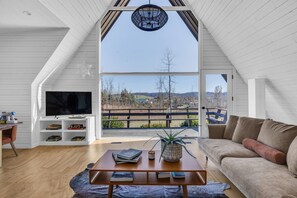 Smart-tv, bøger, stereoanlæg, printere