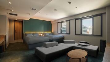 Family RoomB | Desk, free WiFi