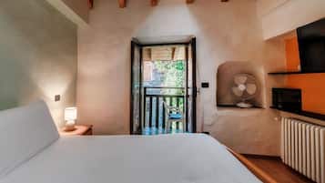 1 habitación, tabla de planchar con plancha, wifi y ropa de cama