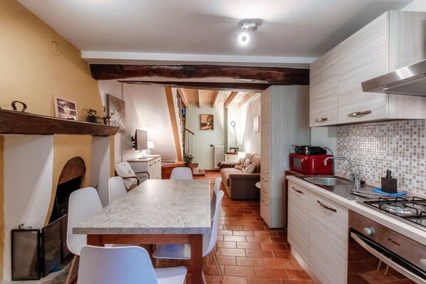 Fridge, microwave, oven, coffee/tea maker