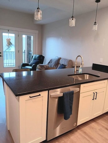 Interior. Charming 2 bedroom apartment with WiFi, fitness room in fabulous London