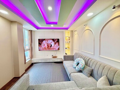 Serene Nepali Retreat in a Peaceful Setting