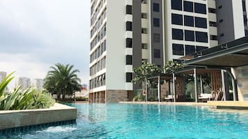 Kolam renang terbuka