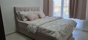 1 habitación, tabla de planchar con plancha, wifi y ropa de cama 