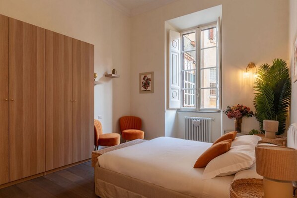 2 bedrooms, desk, travel crib, WiFi