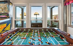 Game room - Paradise Home
Spacious 5-bedroom house sleeping 14,Heated pool in lovely Bacliff (Bacliff)