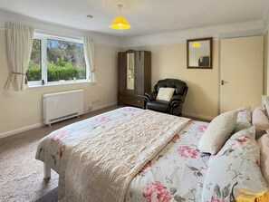 1 bedroom, iron/ironing board, Internet, bed sheets