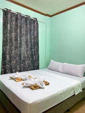 Basic Room | Free WiFi - Mila's Guesthouse (Moalboal)