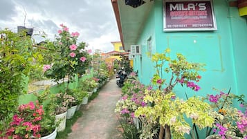 Vista frontal de la propiedad