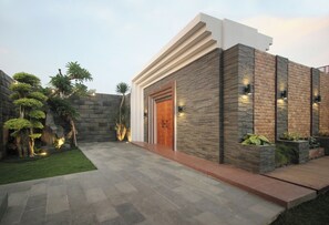 Property grounds - Luxury 4 Bedroom Villa with private Pool and many extras close to Ubud Bali   (Bali)