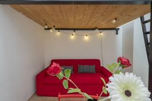 Interior - Check in information:You won’t need to meet anyone to access the apartment. Before arrival, you will receive a link to access the Guest Portal, where you can complete the self check-in directly from your phone by entering the ID details of all guests a (Milan)