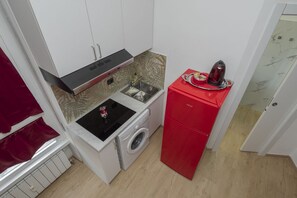 Private kitchen - Check in information:You won’t need to meet anyone to access the apartment. Before arrival, you will receive a link to access the Guest Portal, where you can complete the self check-in directly from your phone by entering the ID details of all guests a (Milan)