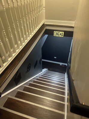 Interior - Chic 2-bedroom apartment in historic Chicago neighborhood with theater, Wifi (Chicago)