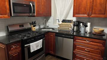 Micro-ondes, four, plaque de cuisson, lave-vaisselle