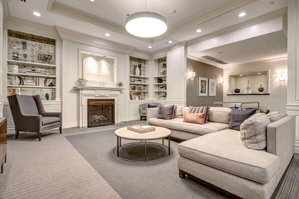 TV, stereo - Blueground | Gold Coast, rooftop & gym, nr Hancock (Chicago)