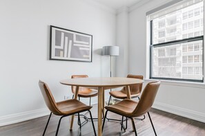 Dining - Blueground | Gold Coast, rooftop & gym, nr Hancock (Chicago)