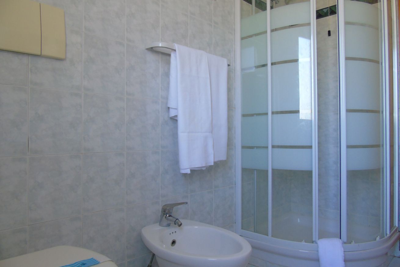 Dusche, Haartrockner, Bidet, Handtücher