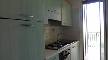 Frigorifero, forno, pentole/stoviglie/utensili