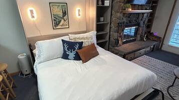 Iron/ironing board, free WiFi, bed sheets