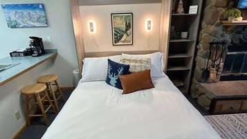 Een strijkplank/strijkijzer, gratis wifi, beddengoed