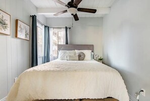 1 chambre, bureau, fer et planche à repasser, Wi-Fi