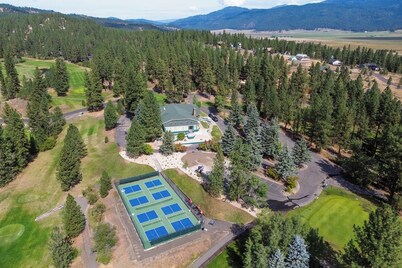 Cozy condo on the 9th Hole of Meadow Creek Golf Course in charming New Meadows