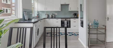 Fridge, oven, dishwasher, coffee/tea maker