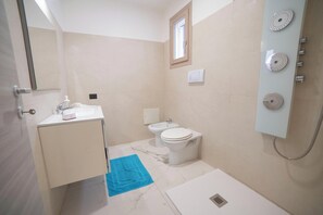 Bruser, bidet, håndklæder