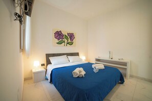 3 bedrooms, internet, bed sheets