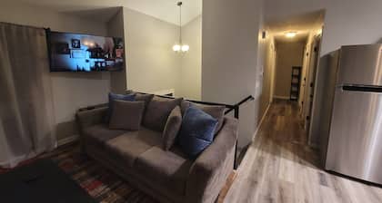 Charming 3 Bedroom House with Firepit in West Omaha