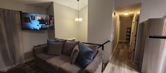 Charming 3 Bedroom House with Firepit in West Omaha