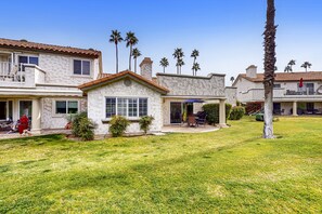 Exterior - Desert Falls condo overlooking 12th hole - shared pools, tennis & fitness center (Palm Desert)