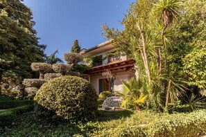 Exterior - Luxury Villa! Pool, Garden, and Jacuzzi. Granada (Albolote)