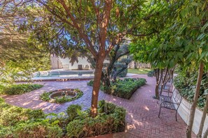 Een verwarmd zwembad