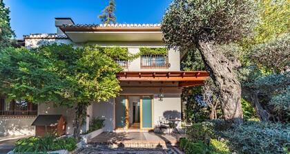 ¡Villa de Lujo! Piscina, jardín y Jacuzzi. Granada