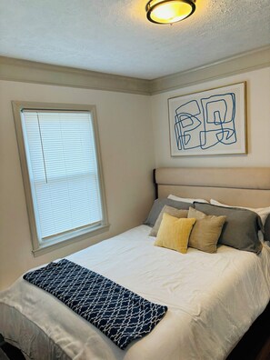 2 bedrooms, desk, iron/ironing board, travel crib