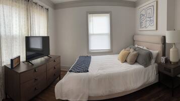 2 soveværelser, skrivebord, strygejern/strygebræt, weekendseng