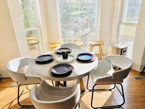 Dining - Charming 2-bedroom house in College Park with WiFi and AC, near the Airport.  (College Park)