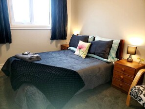 4 bedrooms, iron/ironing board, WiFi, bed sheets
