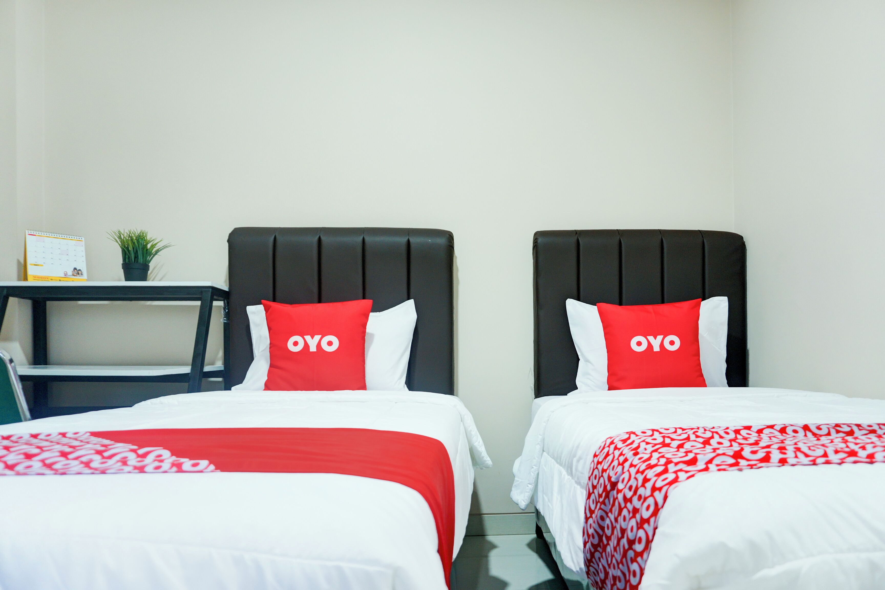 Desk, free WiFi, bed sheets
