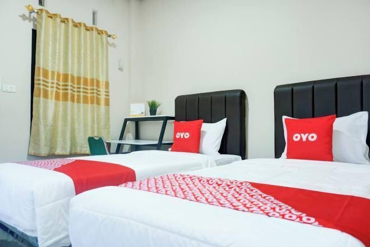 Desk, free WiFi, bed sheets