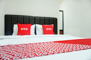 Deluxe Double Room | Desk, free WiFi, bed sheets - Hotel O Kedaton Near Rumah Sakit Advent Bandar Lampung Formerly Hotel Plain C Lake (Bandar Lampung)