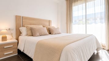 2 slaapkamers, een strijkplank/strijkijzer, internet, beddengoed