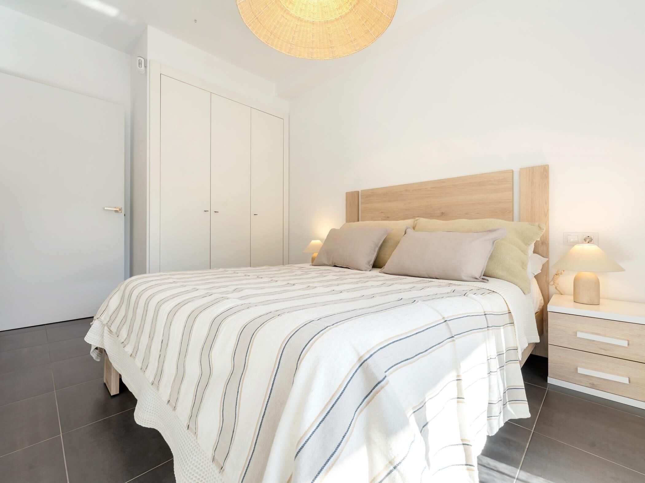 2 habitaciones, tabla de planchar con plancha, internet y ropa de cama 