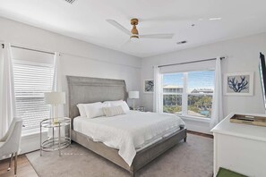 4 chambres, fer et planche à repasser, Wi-Fi gratuit, draps fournis