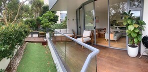 Terrace/patio - Coastal Green Living - Short walk to beach, surrounded by parks and golf courses (Little Bay)