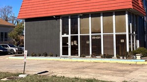 Exterior - Salt City Inn (Hutchinson)