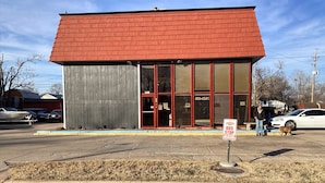 Front of property - Salt City Inn (Hutchinson)