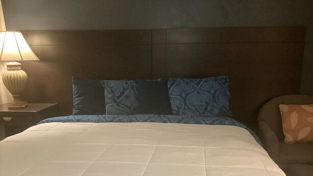 Single Room, 1 King Bed, Non Smoking - Salt City Inn (Hutchinson)