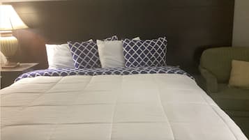 Single Room, 1 King Bed, Non Smoking | Desk, free WiFi